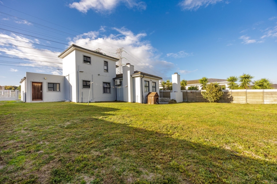 3 Bedroom Property for Sale in Jakarandas Western Cape